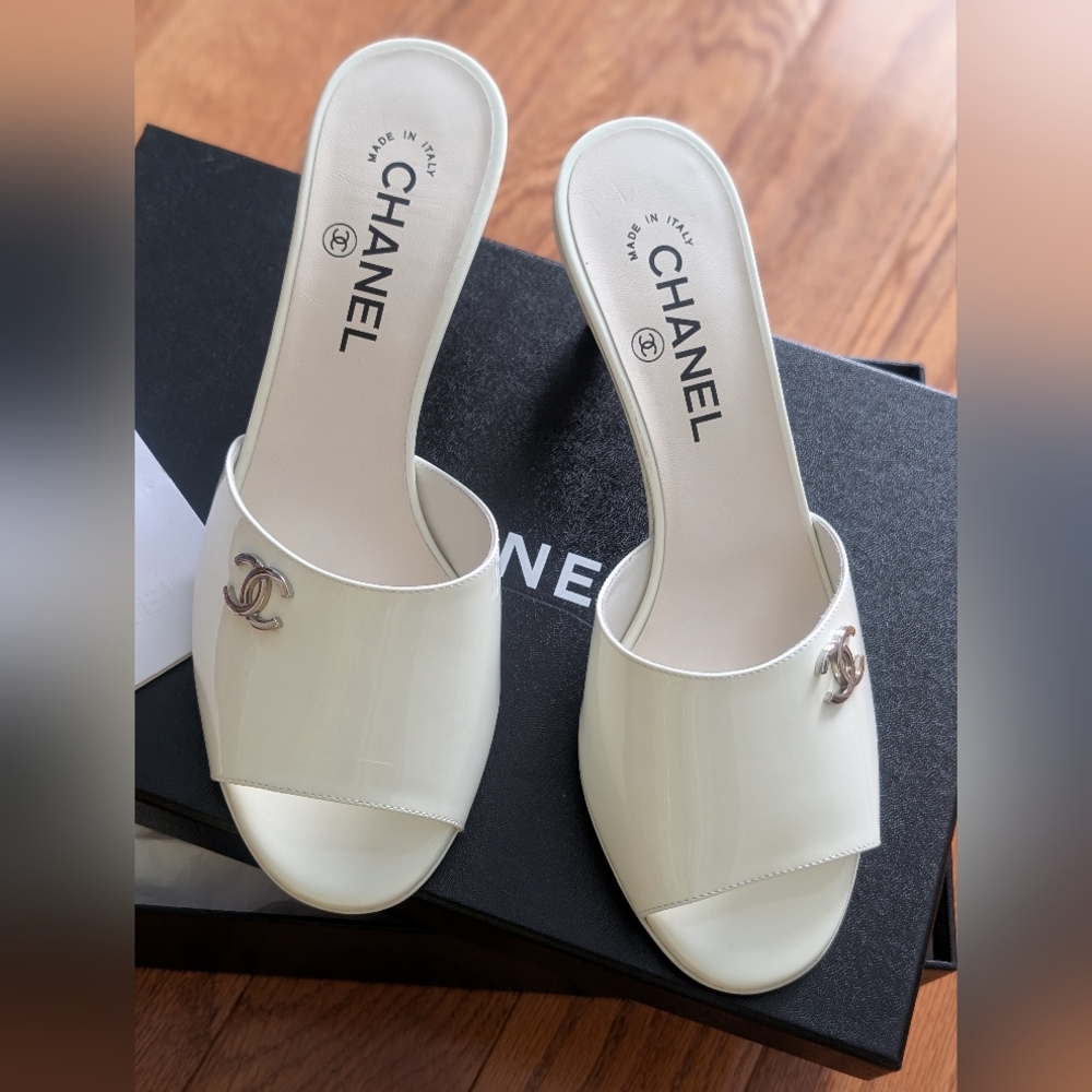 Chanel 38 White Pearl Heel Sandals